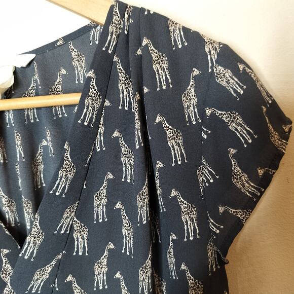 H&M Giraffe Print Top Short Sleeve V Neck Blouse - Picture 5 of 9